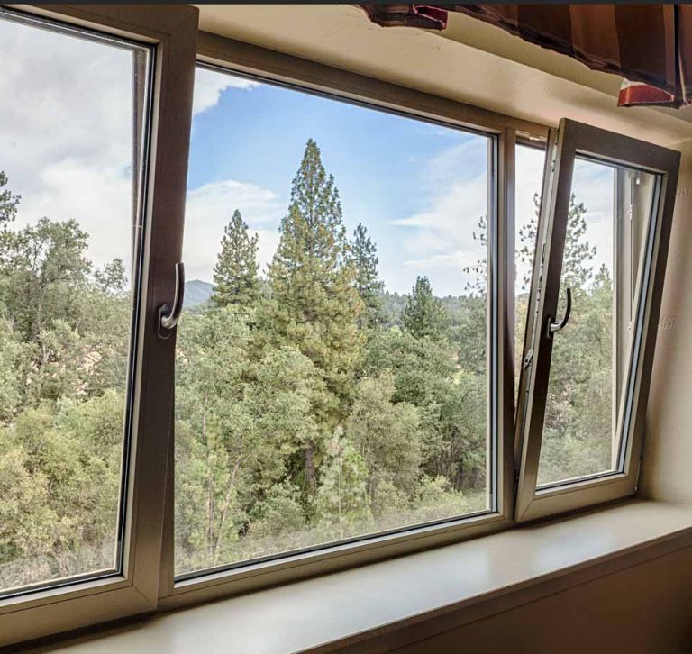 Tilt-N-Turn-Window