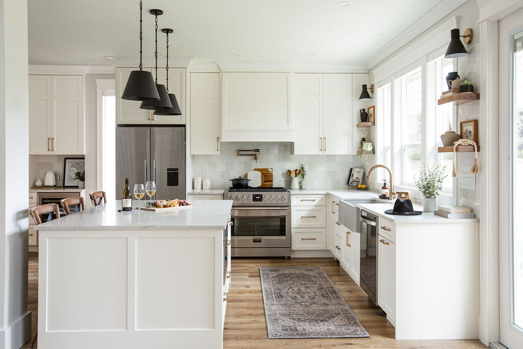 white-kitchen-cabinet