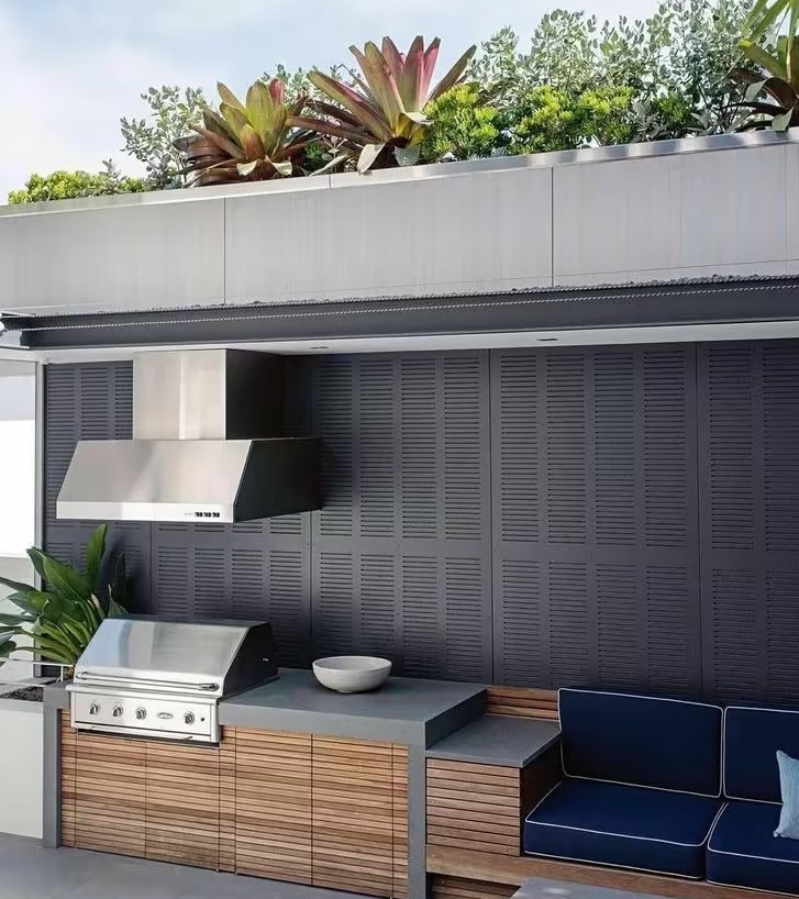 Compact-and-Chic-A-Perfect-Outdoor-Kitchen-Oasis