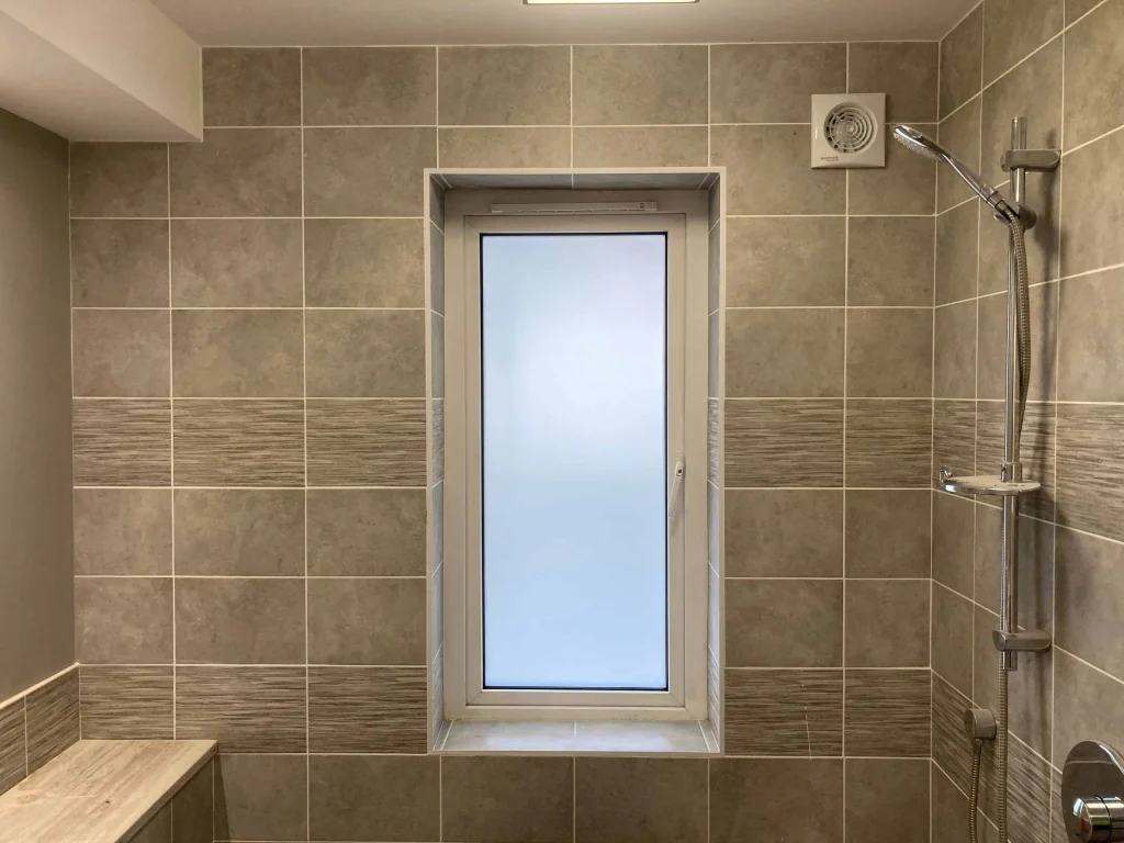 frosted-glass-window-in-bathroom